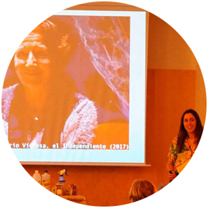 Imatge de la Patrícia Canut fent una conferència científica